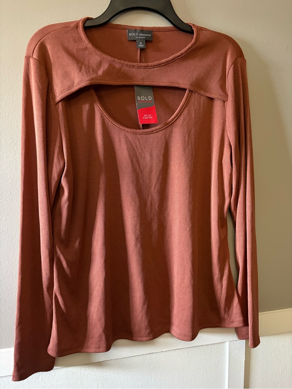 BOLD elements Cutout Long-Sleeve Tee. copper spice XL
